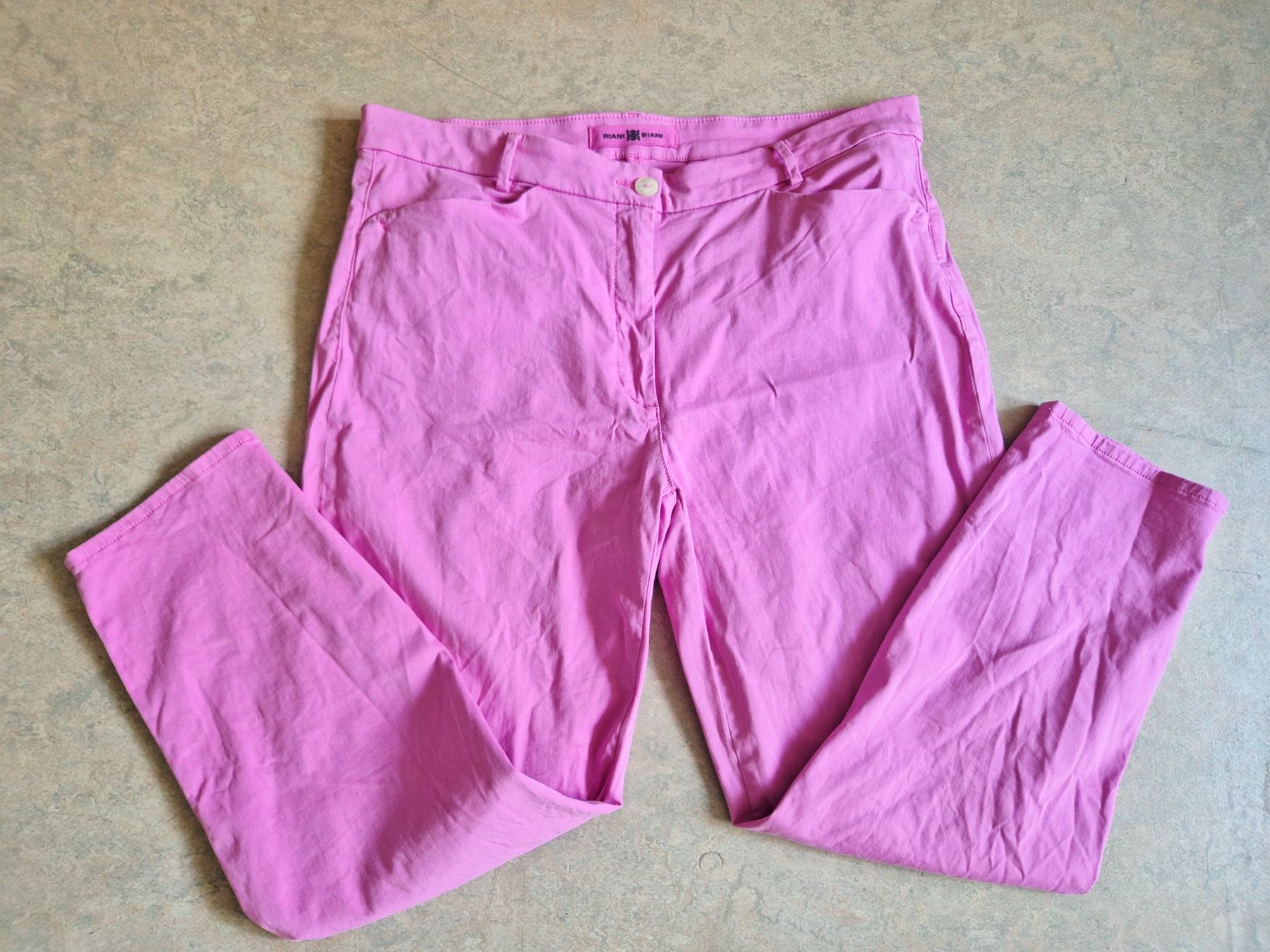 Riani Pantaloni: RIANI HOSE 44 XL , TOP ZU SHIRT VERSACE ODER TUNIKA BLUSE – Usato da Elsau venduto da the-colorful-side