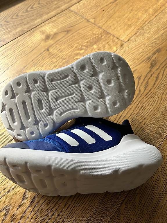 Scarpe per ragazzi: Turnschuhe blau, Adidas Gr.30 – Usato da Egnach venduto da Theblackcrow 2