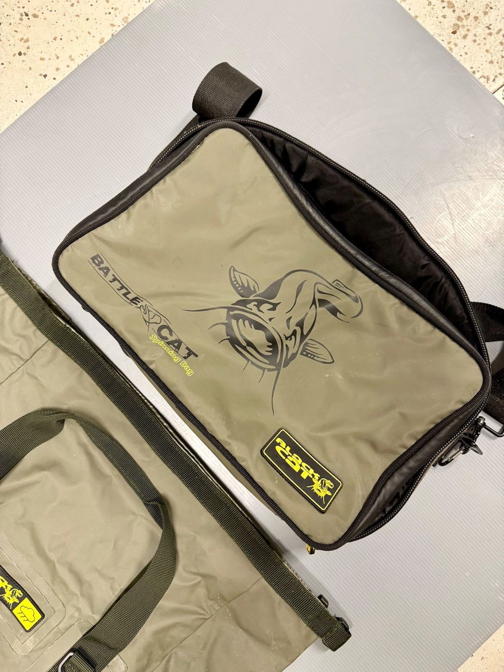 Canne da pesca: 2x Black Cat Angeltaschen – Usato da Trimbach venduto da duri..