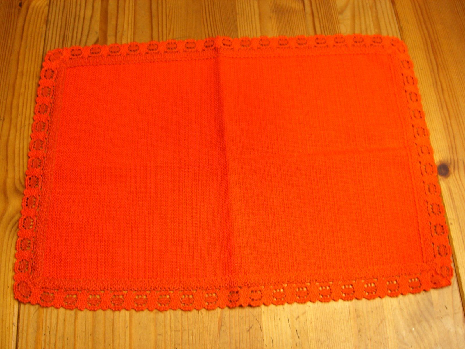 Tutte le decorazioni: 2er Set hübsche Tisch Sets, rot mit Spitzen eingefasst, neu – Nuovo (secondo la descrizione) da Winterthur venduto da Ghandi5 2