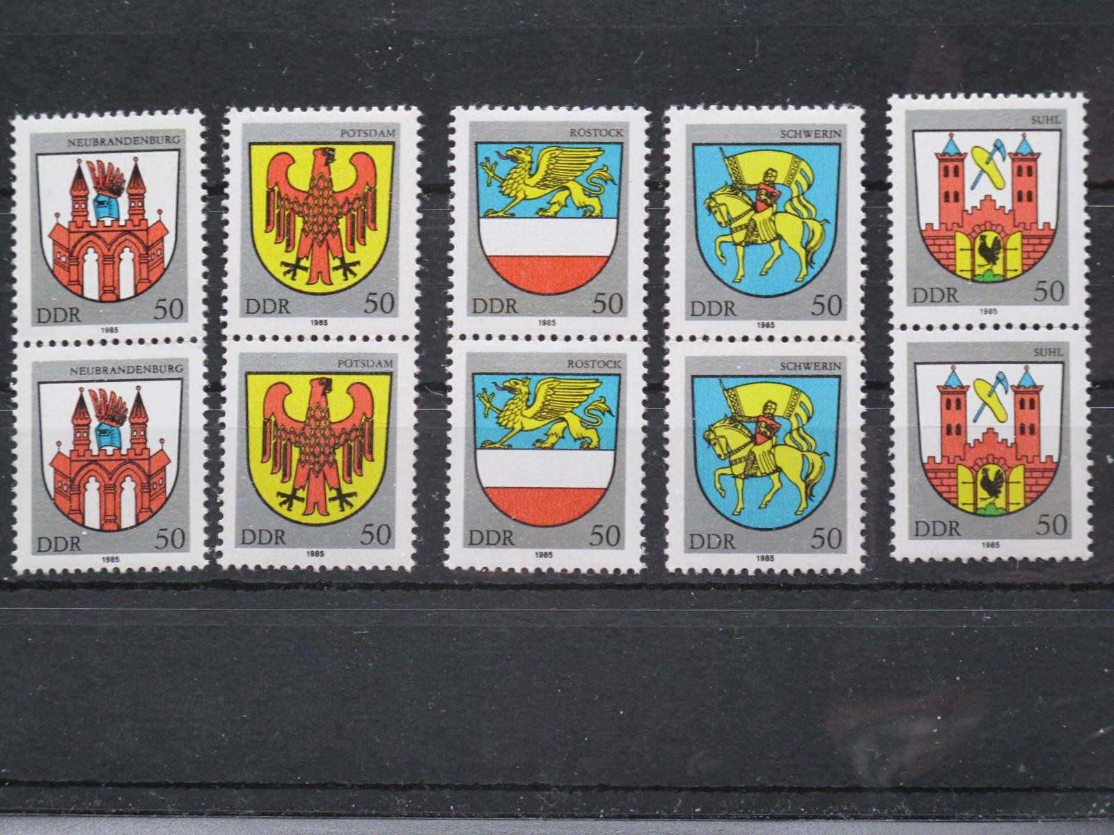 Tutti i francobolli: DDR 1985 Stadtwappen III  2er ** – Usato da Wil SG venduto da fva01
