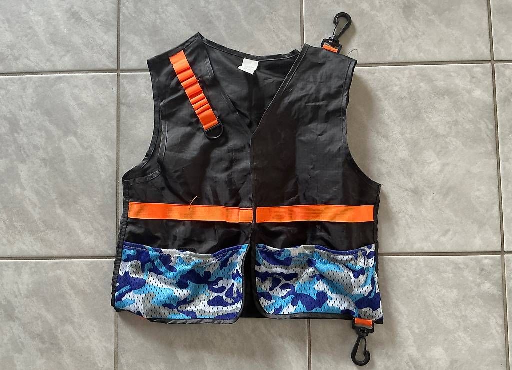 Uniformi: Nerf Tactical Weste & Schutzmaske – Usato da Berg TG venduto da Riovida 1
