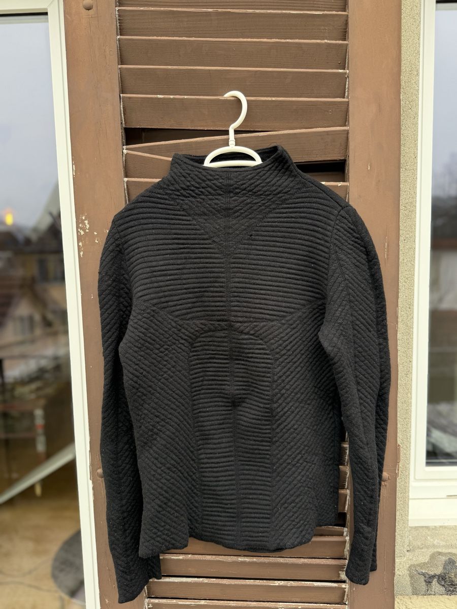 Maglioni & Felpe: Thierry Mugler Pullover schwarz Grösse M Made in Italy – Usato da Winterthur venduto da yan_j9zj
