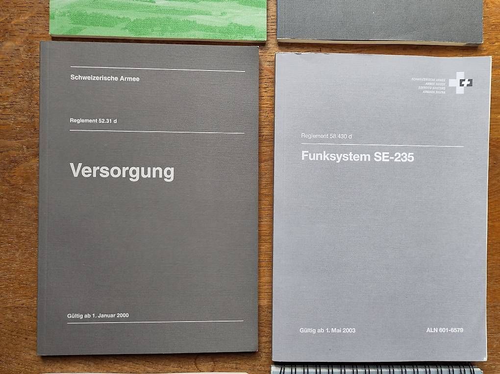 Libri: Diverse Reglemente Schweizer Armee – Usato da Muttenz venduto da Laeckerlihamschter 2
