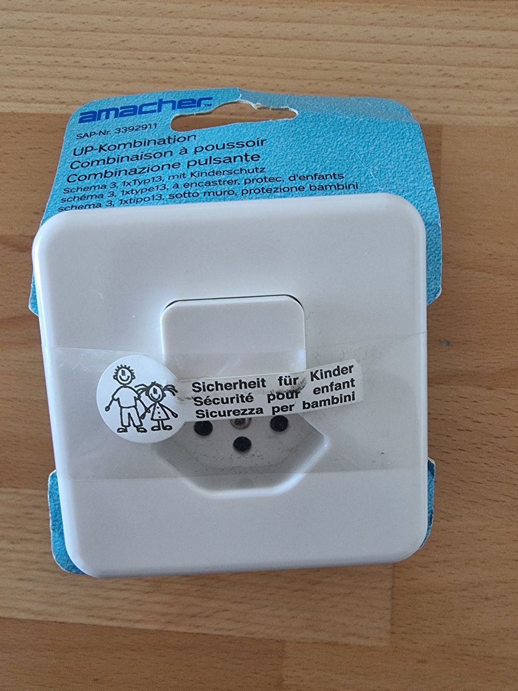 Spine: Steckdose mit Kinderschutz – Nuovo e nell'imballaggio originale da Ebikon venduto da Dubi1