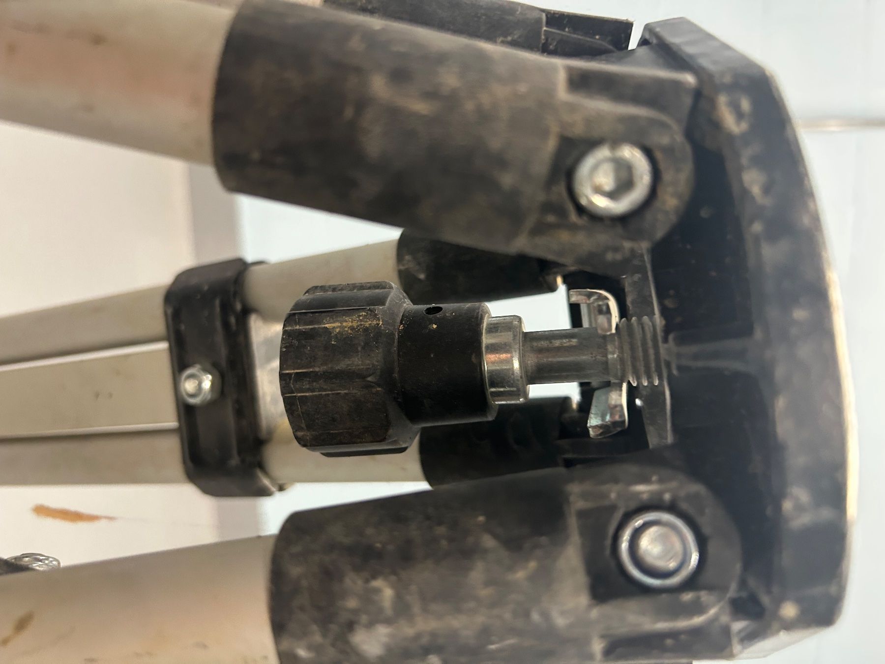 Misurare: Laser-Nivelier-Stativ – Usato da Büsserach venduto da ooe_q2yl 5