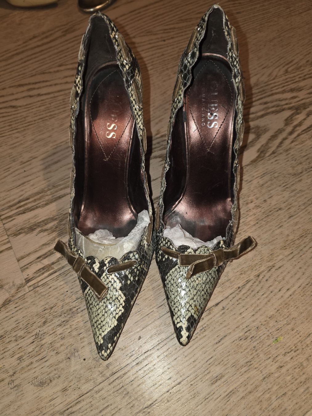 Guess Scarpe da donna:  Guess Milano Schlangenoptik Grösse 37 – Usato da Basel venduto da kar_jz7f 1