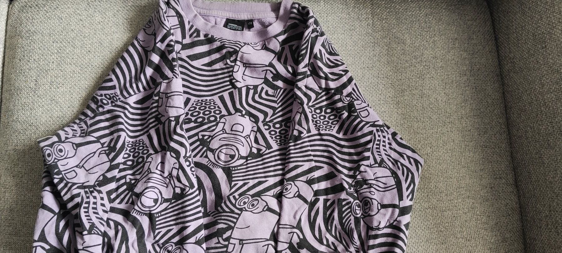 Pullover & Sweatshirts: Minions Pullover lila mit Muster Grösse 170 – Neu (gemäss Beschreibung) aus Niederhasli von dom_jxt6 1