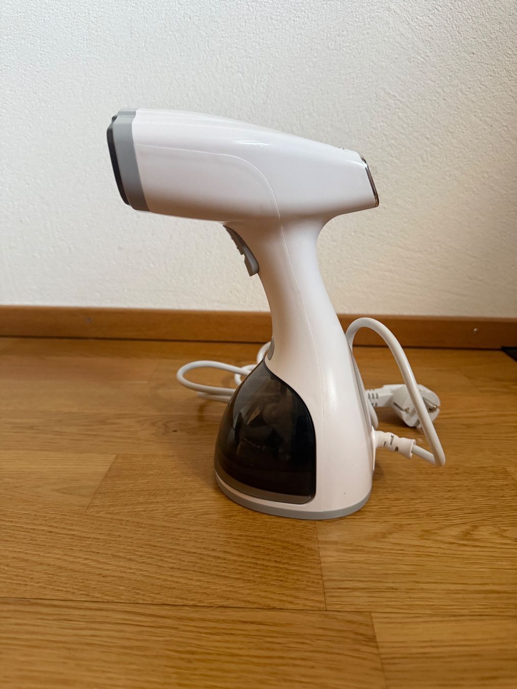 Bügeleisen: Stira a vapore verticale – Gebraucht aus Felsberg von mom_n8dq 1