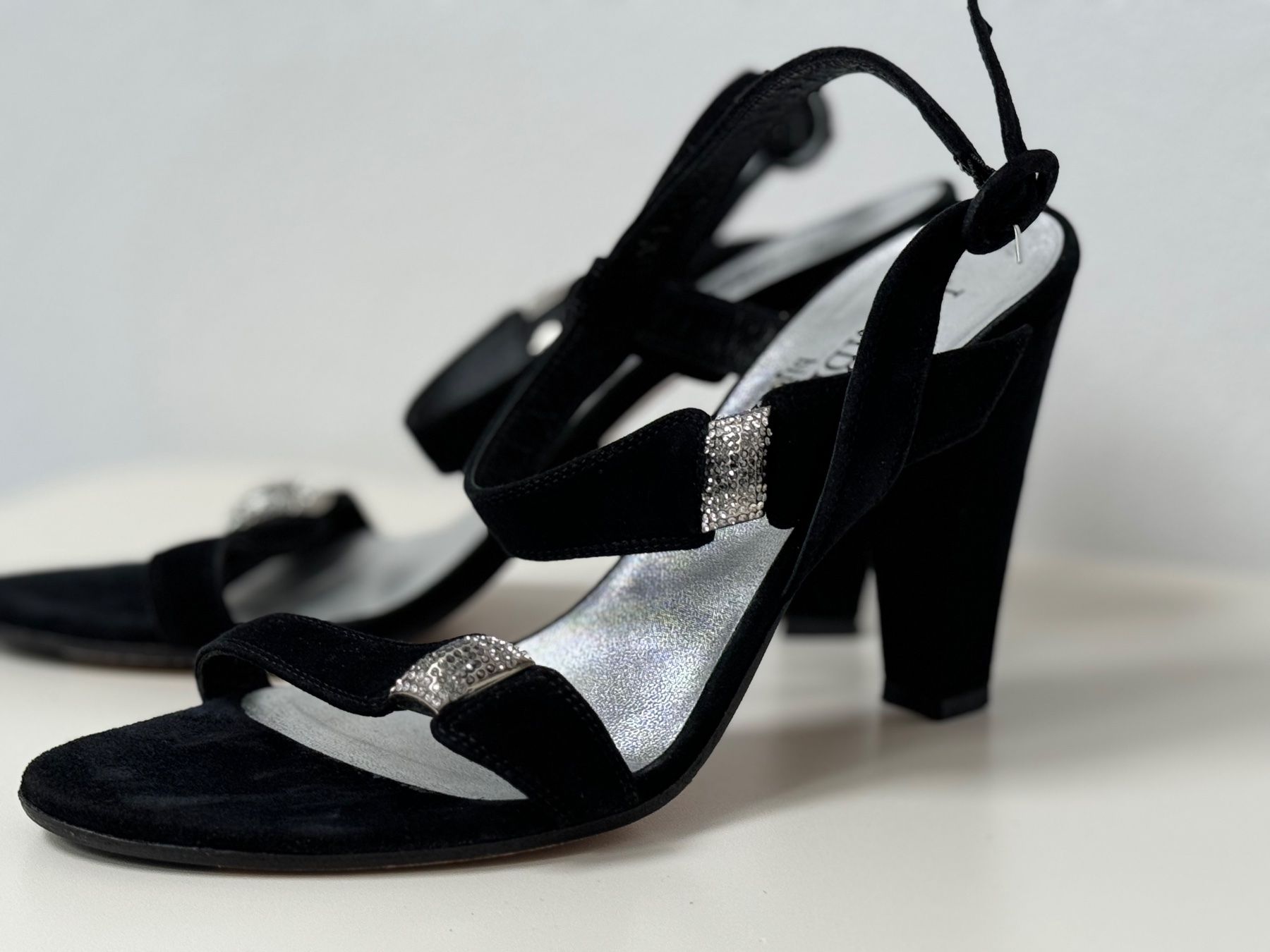 Scarpe da donna: Loriblu Sandalen mit Swarovski Deko Gr. 40 – Usato da Solothurn venduto da Manjascha