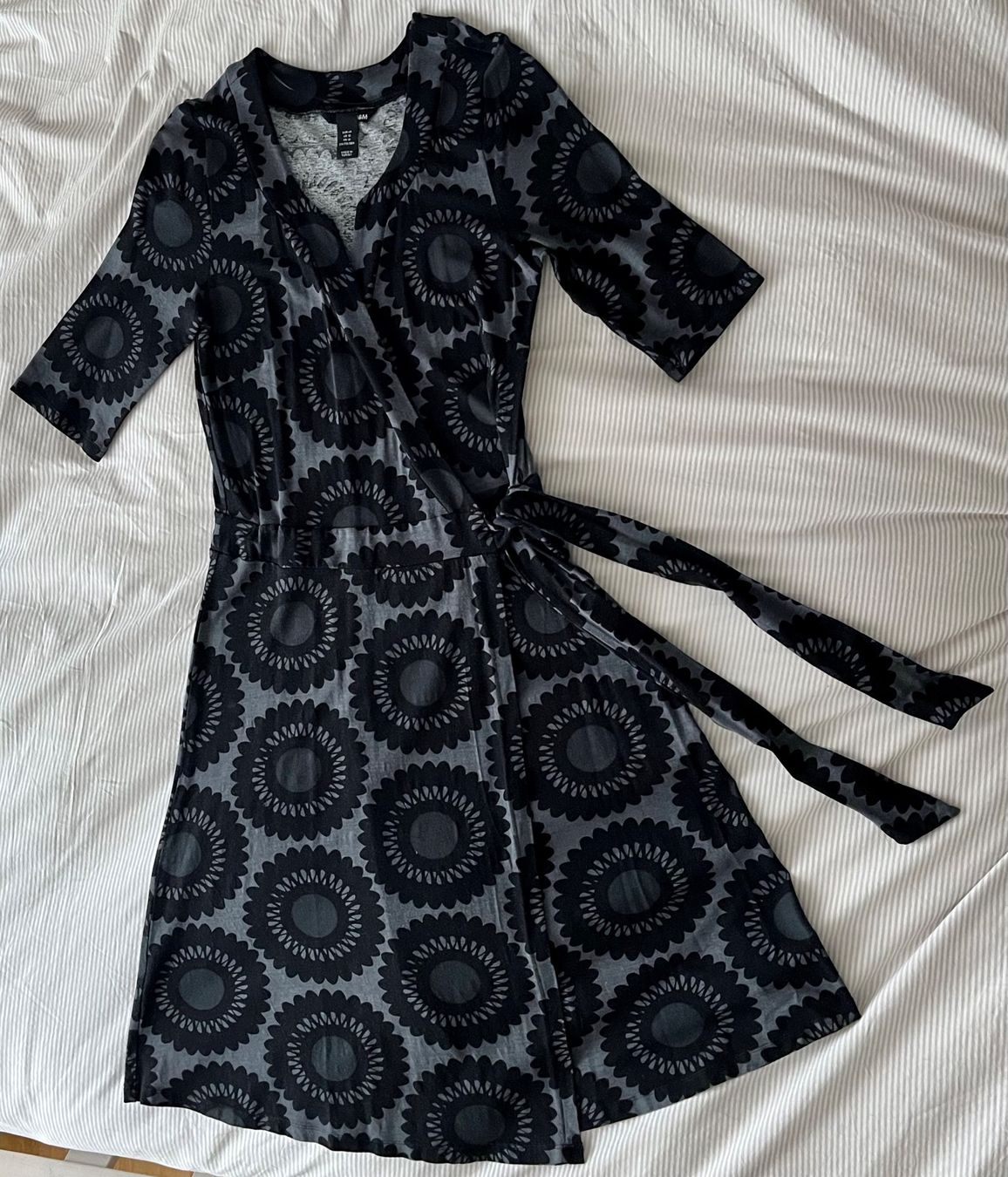 H&M Kleider: Vestito a portafoglio L – Gebraucht aus Breganzona von mas_tv72