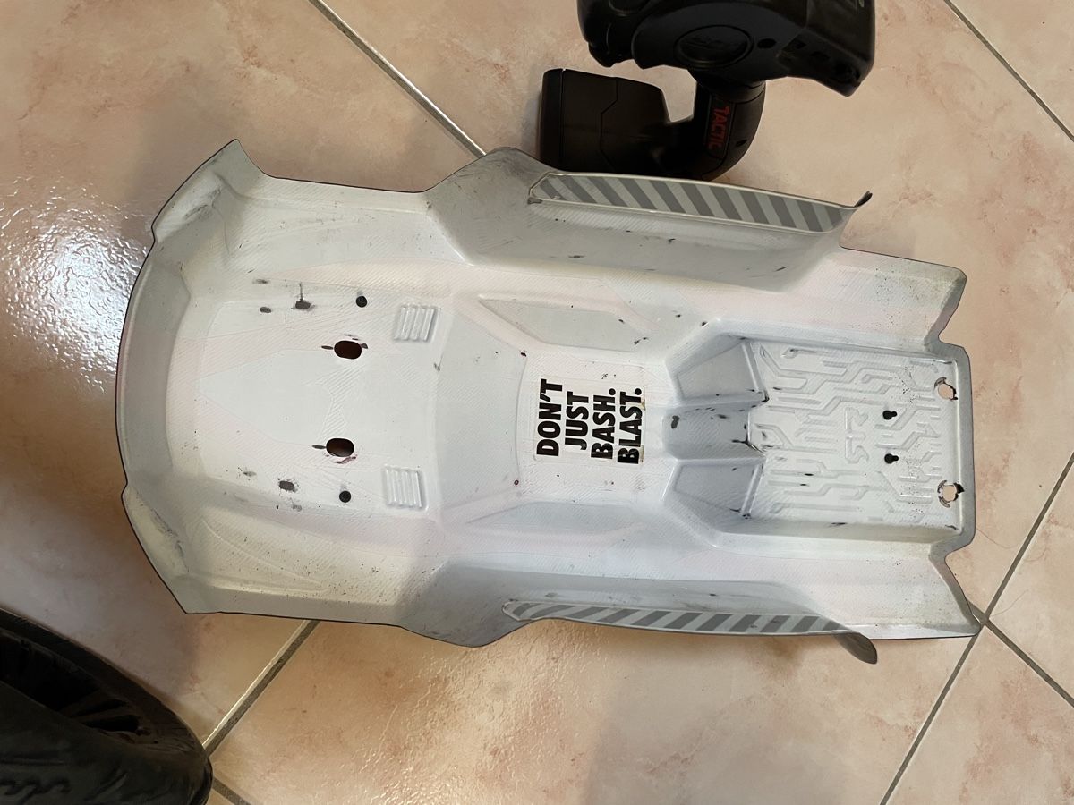 Arrma Modellismo RC: Arrma Kraton 1/8 6s – Usato da Romanel-s-Lausanne venduto da Tigres 6