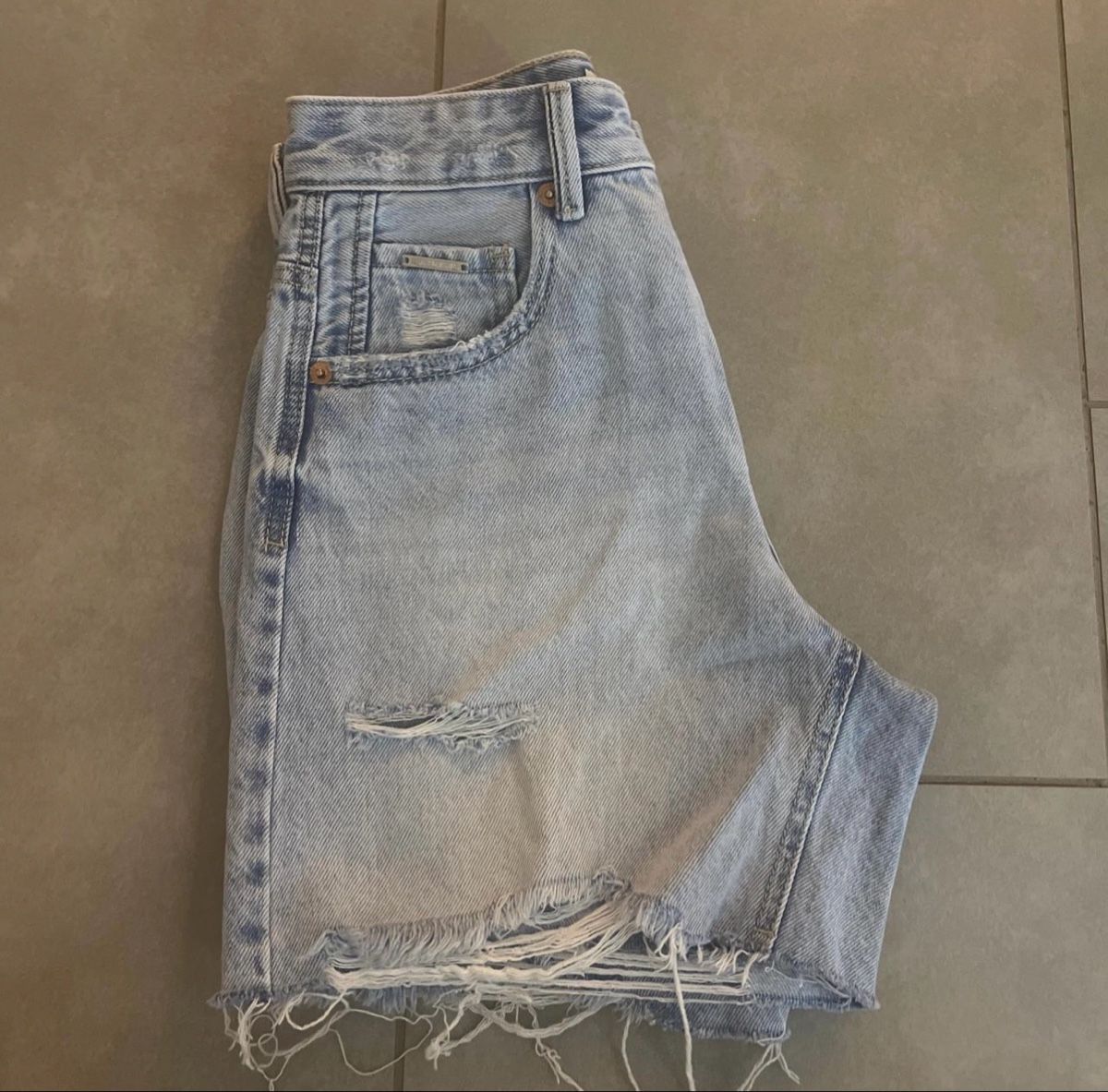 Stradivarius Jeans: Stradivarius Shorts - Size 34 – Usato da Kleindöttingen venduto da blckgoldsilver 2