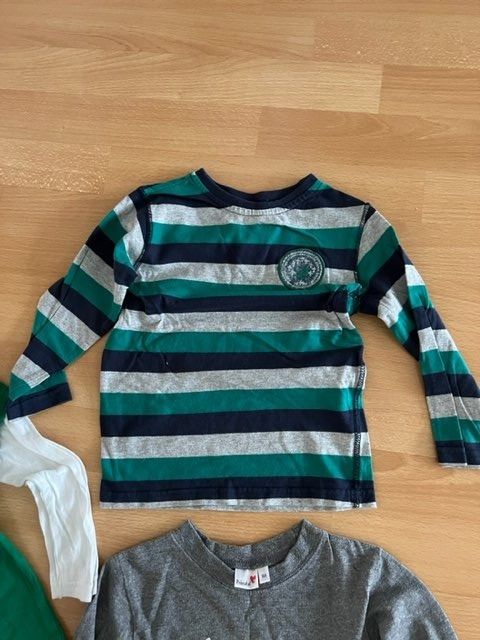 Lotti & Set di vestiti: Blusen Pakette Gr.104 – Usato da Wabern venduto da MagdalenaWabern 4