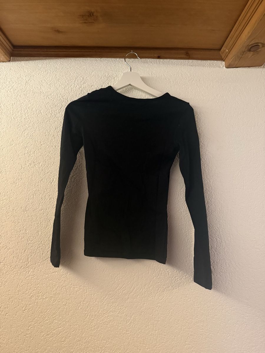 H&M Pullover & Sweatshirts: Damen Shirt schwarz – Gebraucht aus Bolligen von lee_orange 1