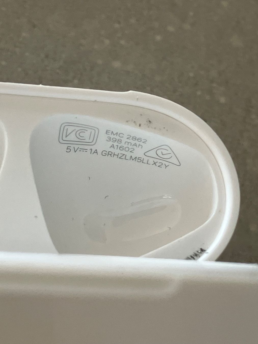 Apple Cuffie: APPLE AIRPODS Case – Usato da Lausanne venduto da mr.v 4