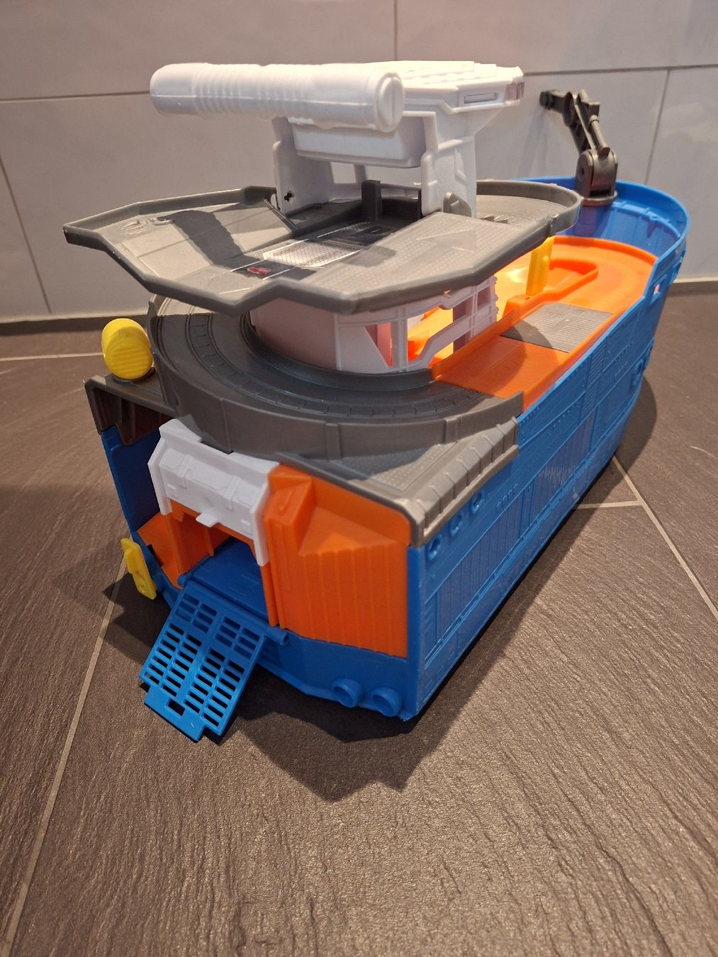 Hot Wheels Giocattoli: Hot Wheels Mega Schiff, Spielset, Auto, ab 3+ – Usato da Adlikon b.Regensdf venduto da Red_mag 1