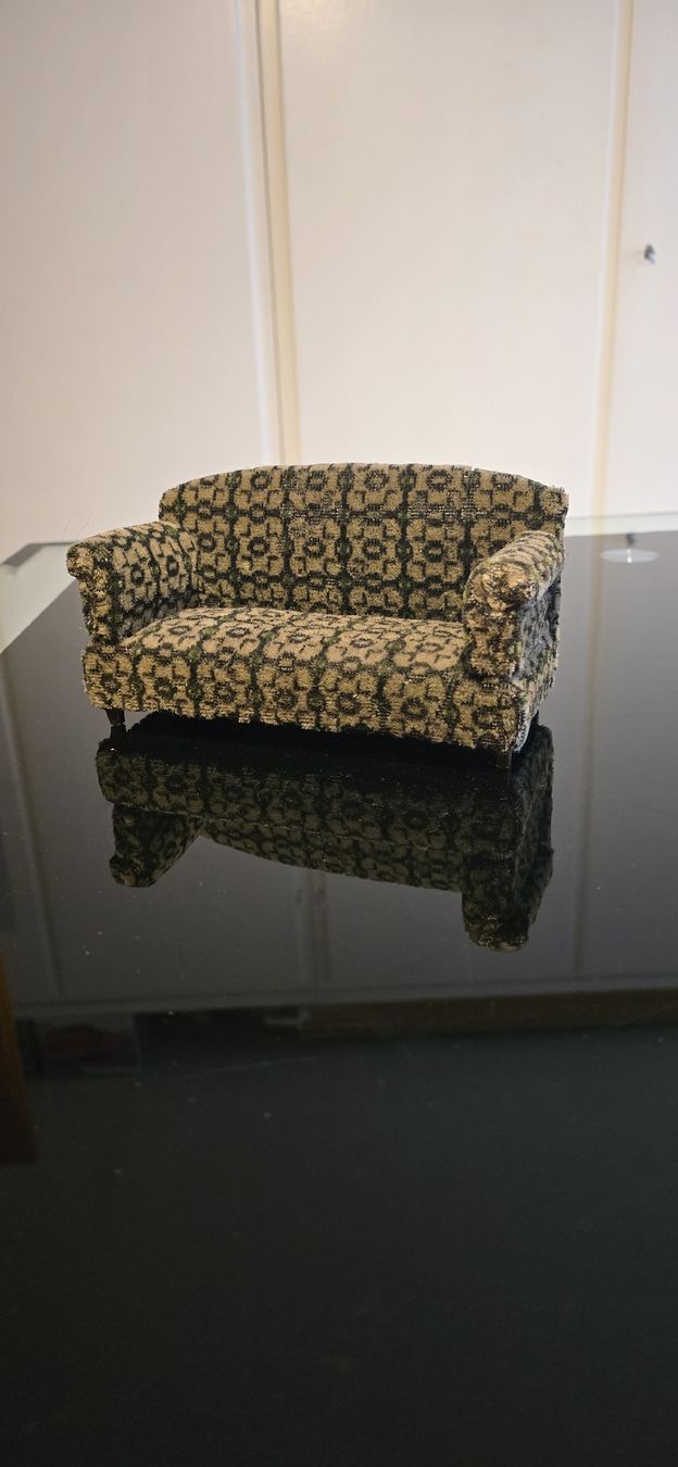 Puppenhäuser & -möbel: Puppenhaus Sofa – Gebraucht aus Rüti b. Büren von Thoko