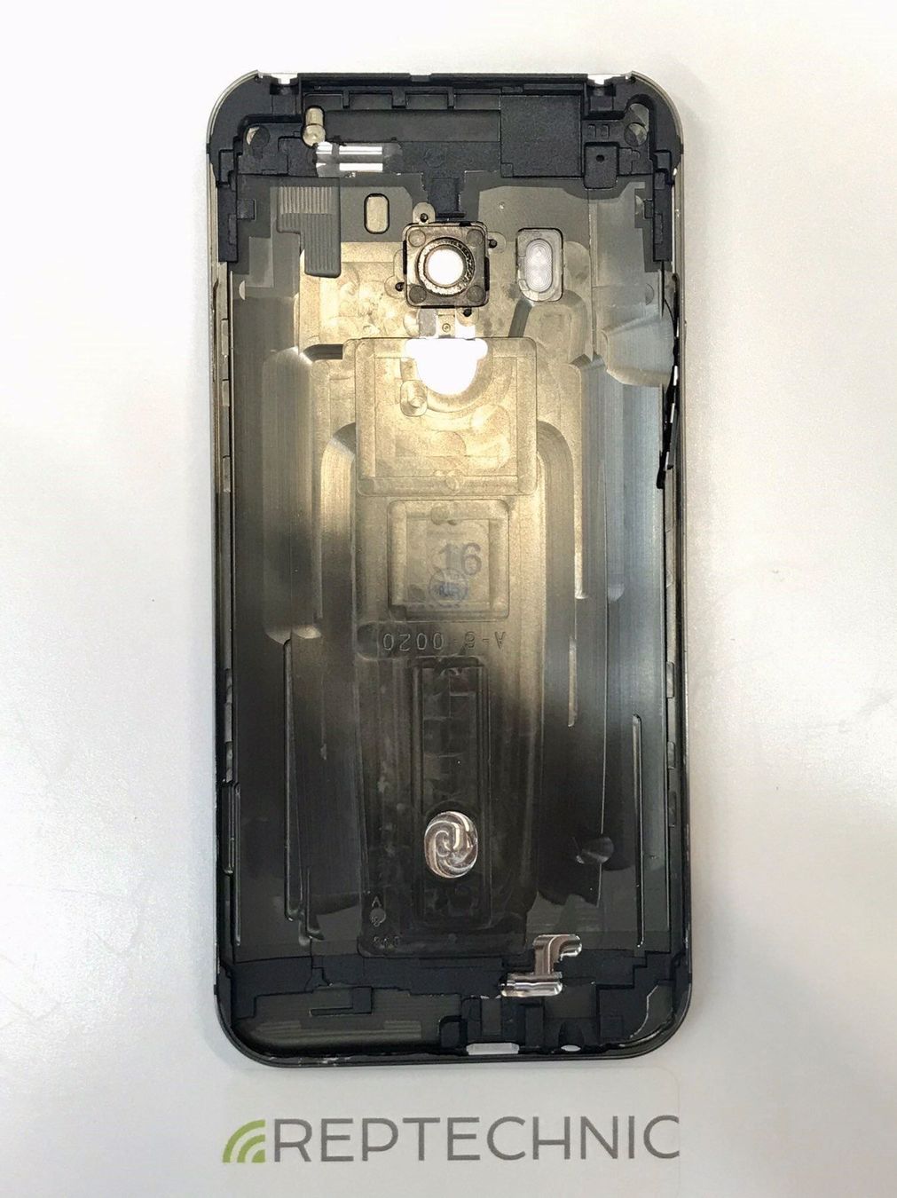 HTC Telefoni cellulari / Smartphones: HTC One M9 Backcover – Nuovo e nell'imballaggio originale da bern venduto da reptechnic