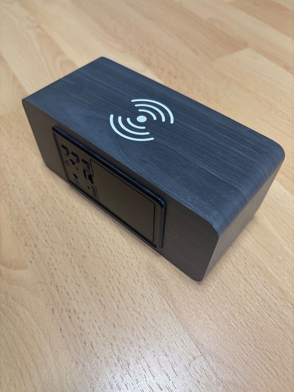 Docking station: 3in1 LED Holz Wecker, Uhr mit wireless Ladefunktion – Usato da Lyss venduto da jba_s2my 2