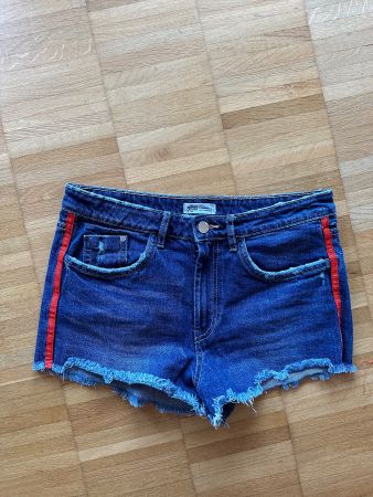 Zara Jeans Shorts mit rotem Streifen - 38 - wie NEU