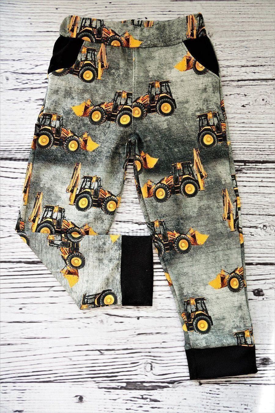Hosen: Hose mit Bagger  Gr.110/116 - NEU – Neu und originalverpackt aus Zürich von sambaum