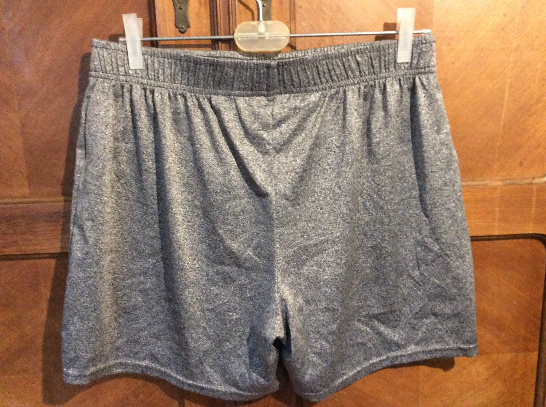 Pantaloni: Kurze Turnhose Grau WorkOut Gr. 160 – Usato da Winterthur venduto da Kristiinag 3