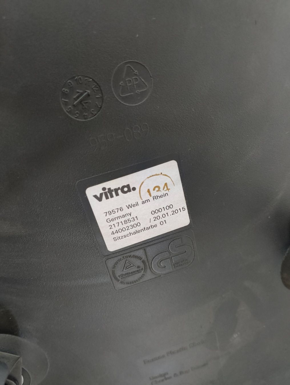 Vitra Sedie: Vitra Eames Stuhl Original DSW schwarz – Usato da Bäch SZ venduto da zapzarap 5