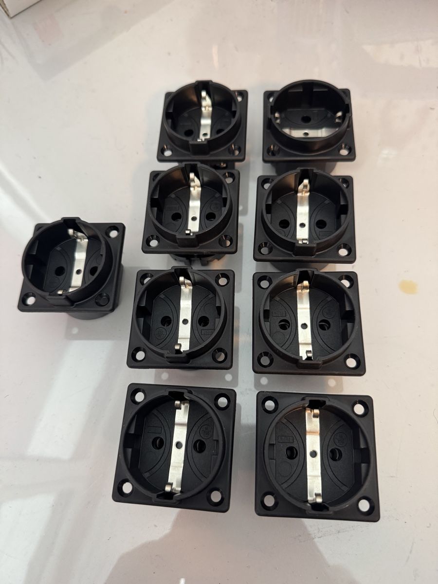 Spine: 18x Stück Schuko Steckdosen – Nuovo (secondo la descrizione) da Oberuzwil venduto da MusicMinimax_CH 1