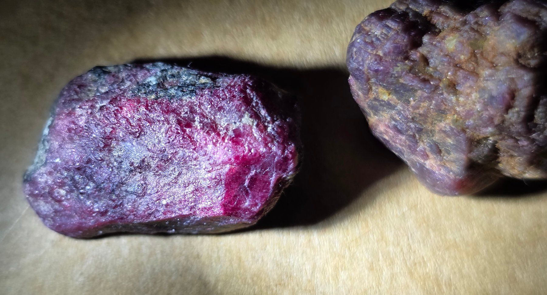 Pierres précieuses: 101,9 ct Rubis bruts 2 pcs – D'occasion à Carouge GE par Crystal_Energy