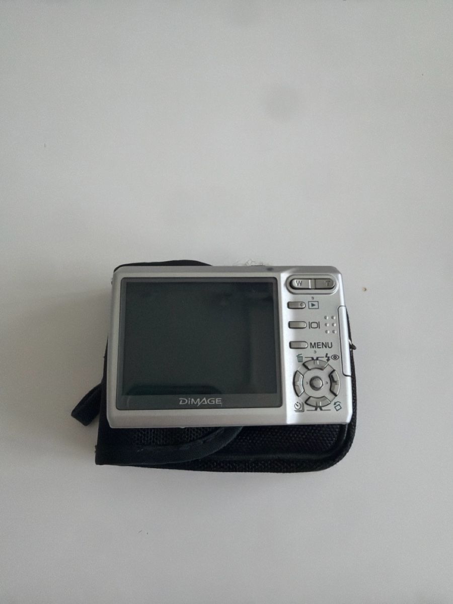 Minolta Fotocamera: Dimage X60 Fotokamera – Usato da Mettmenstetten venduto da Zllg_09 2