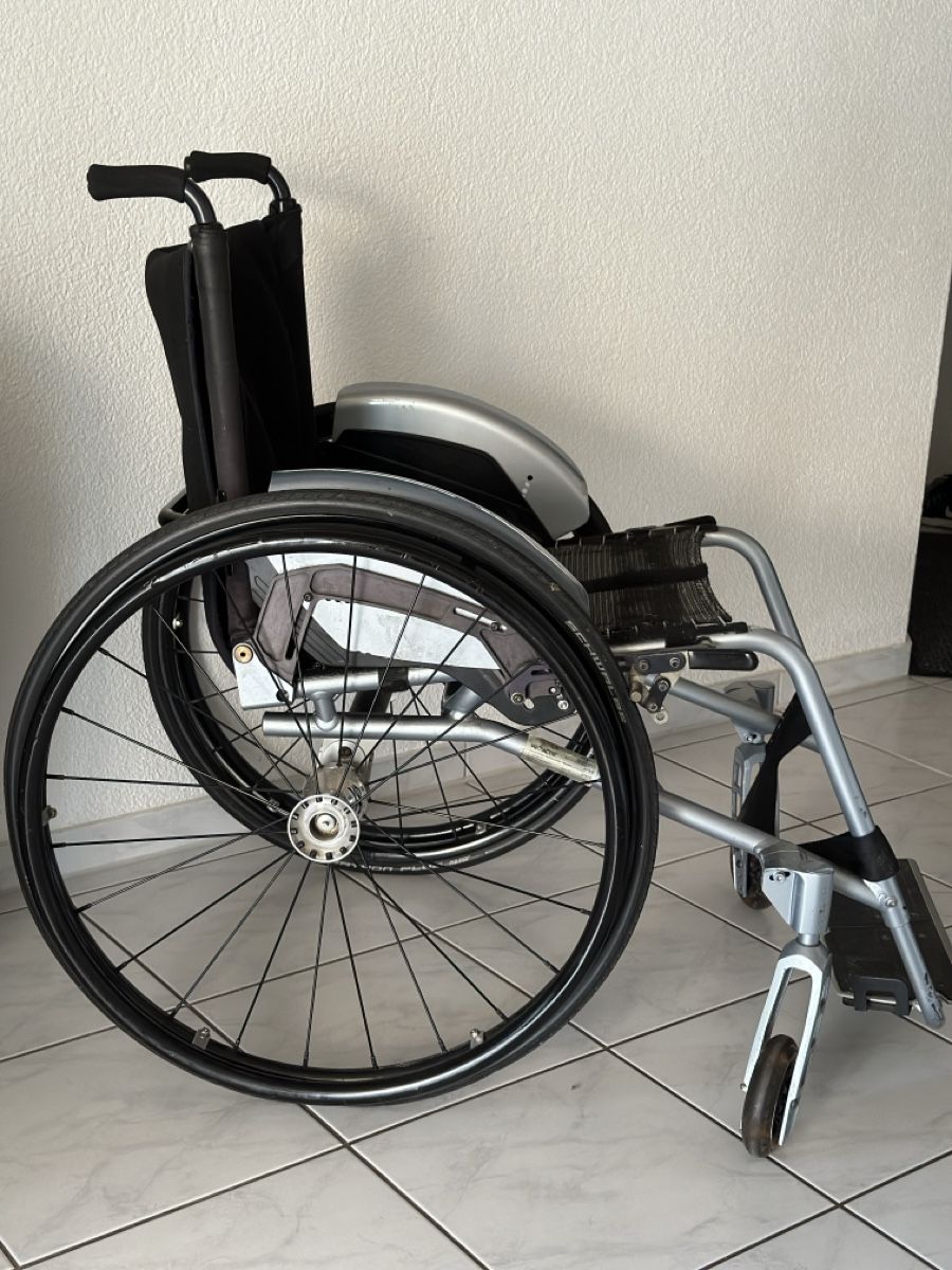 Sedie a rotelle: Proactiv Speedy Rollstuhl AF4.4 – Usato da Schübelbach venduto da Kandija 1