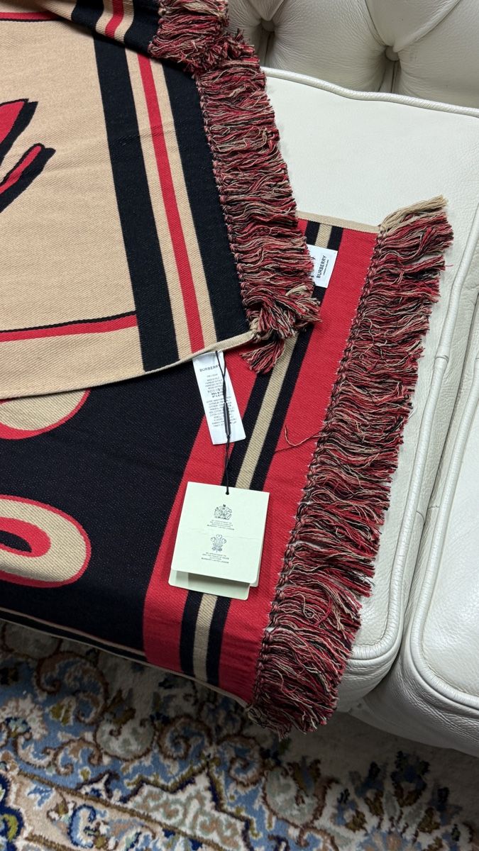 Burberry Foulards, Tücher & Schals: Burberry Schall neu  – Neu und originalverpackt aus Lachen SZ von HelvetiaLuxury 2