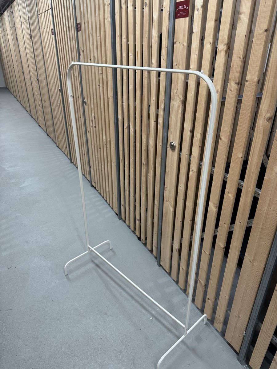 Garderobe: Clothes rack – Gebraucht aus Zürich von ign_9q8k