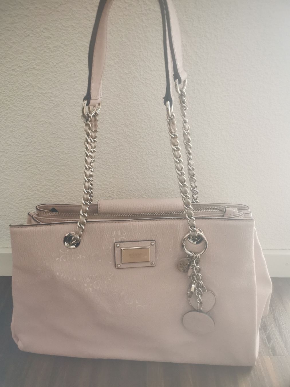 Taschen für Damen: Guess Tasche Est. 1981 – Gebraucht aus Zürich von ssi_6pt7