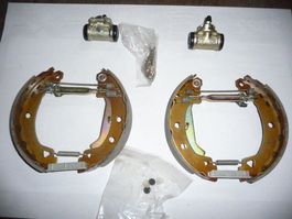 Renault Bremsbackensatz mit Radbremszylinder  7701205103