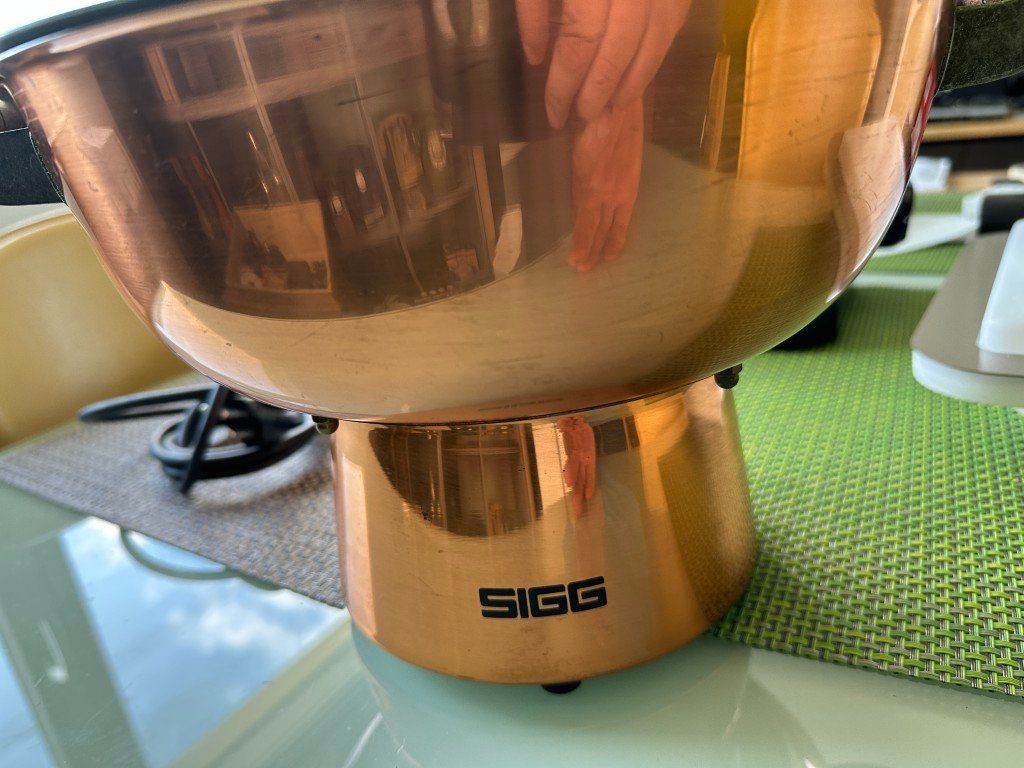 Sigg Pentole: SIGG  Kupfer Mongolentopf elektrisch – Usato da Brunnen venduto da 23068 1