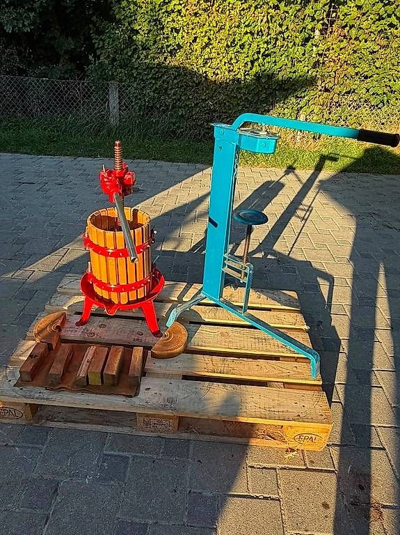 Tutte le macchine: Mostpresse + Korkapparat – Usato da Worb venduto da veromos 1