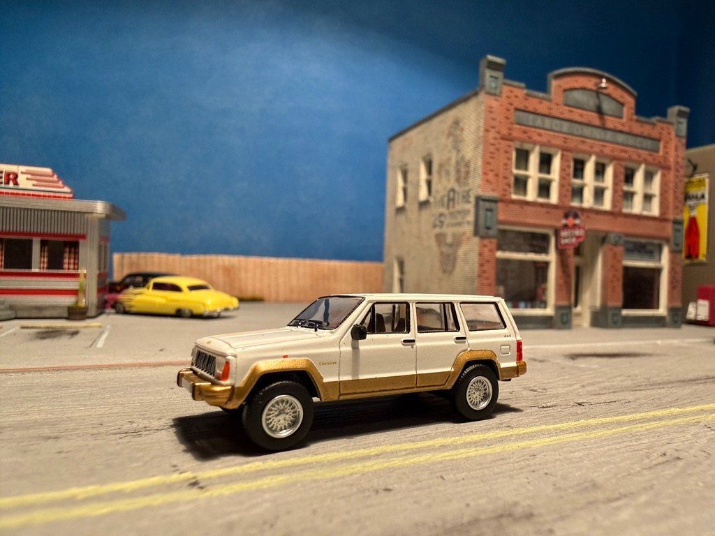 Jeep Modellini d'auto: Jeep Cherokee Brekina PCX H0 1/87 – Nuovo e nell'imballaggio originale da Würenlos venduto da SWISSOLDTIMERS