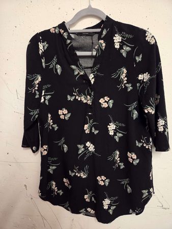 VERO MODA Tunikq mit Blumenmuster, Grösse XS, Top Zustand