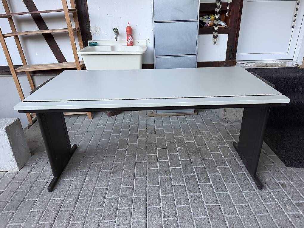 Tavoli: Büro Tisch – Usato da Jegenstorf venduto da jeti 2