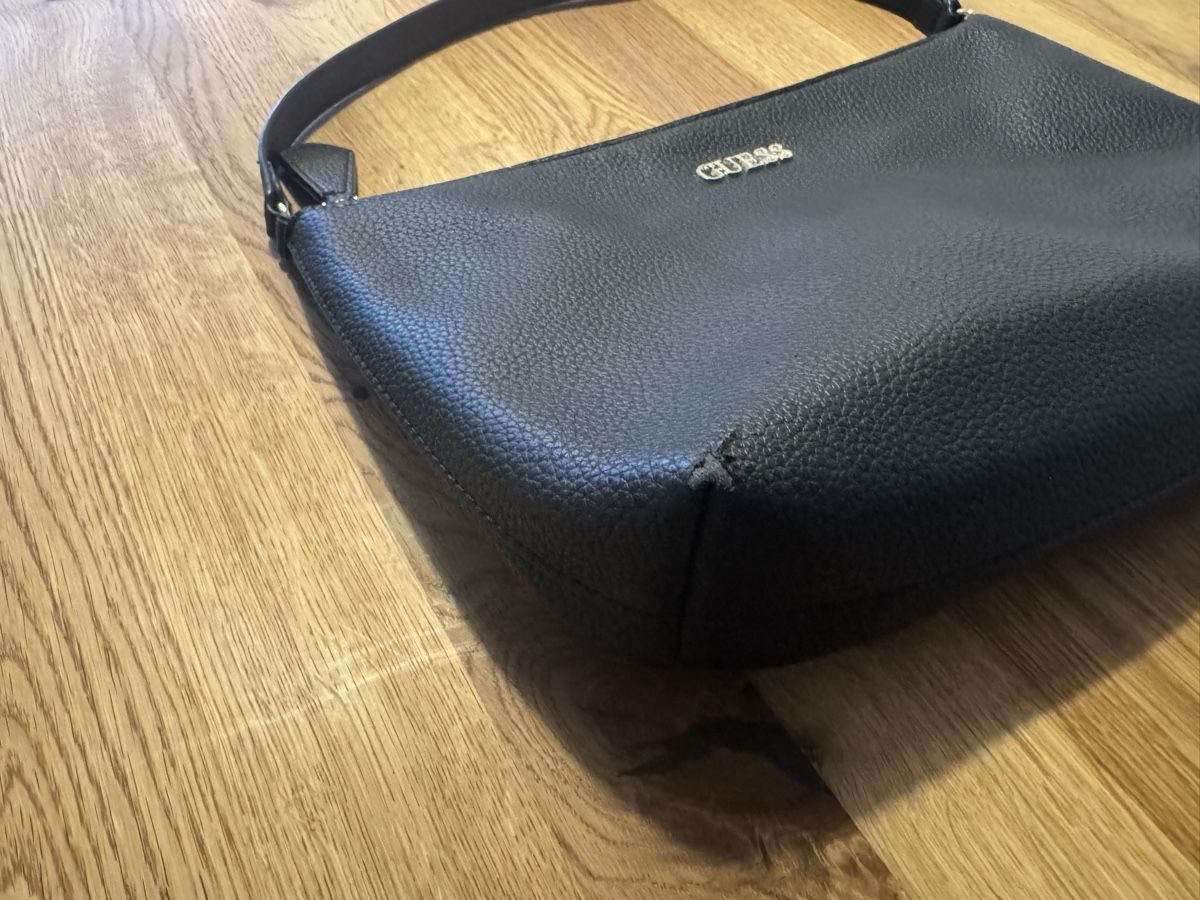 Guess Borse da donna: Guess Tasche schwarz – Usato da Buchrain venduto da Jasikistler 3