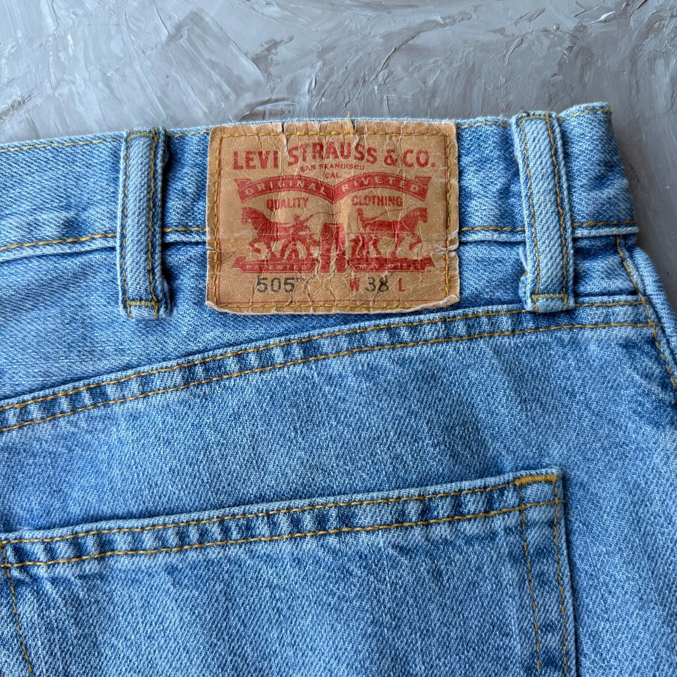 Levi's Jeans: Levi's Classic Blue Denim Shorts – Usato da Thônex venduto da Suisse.Shopping 6