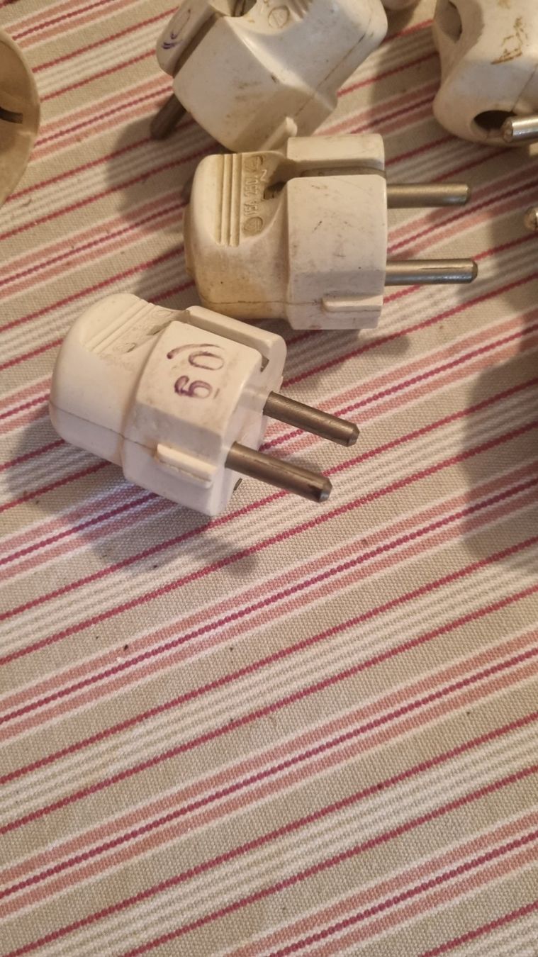 Fiches d'alim.: 11 Schuko Stecker Schutzkontakt Stecker – D'occasion à Basel par Jcva 6