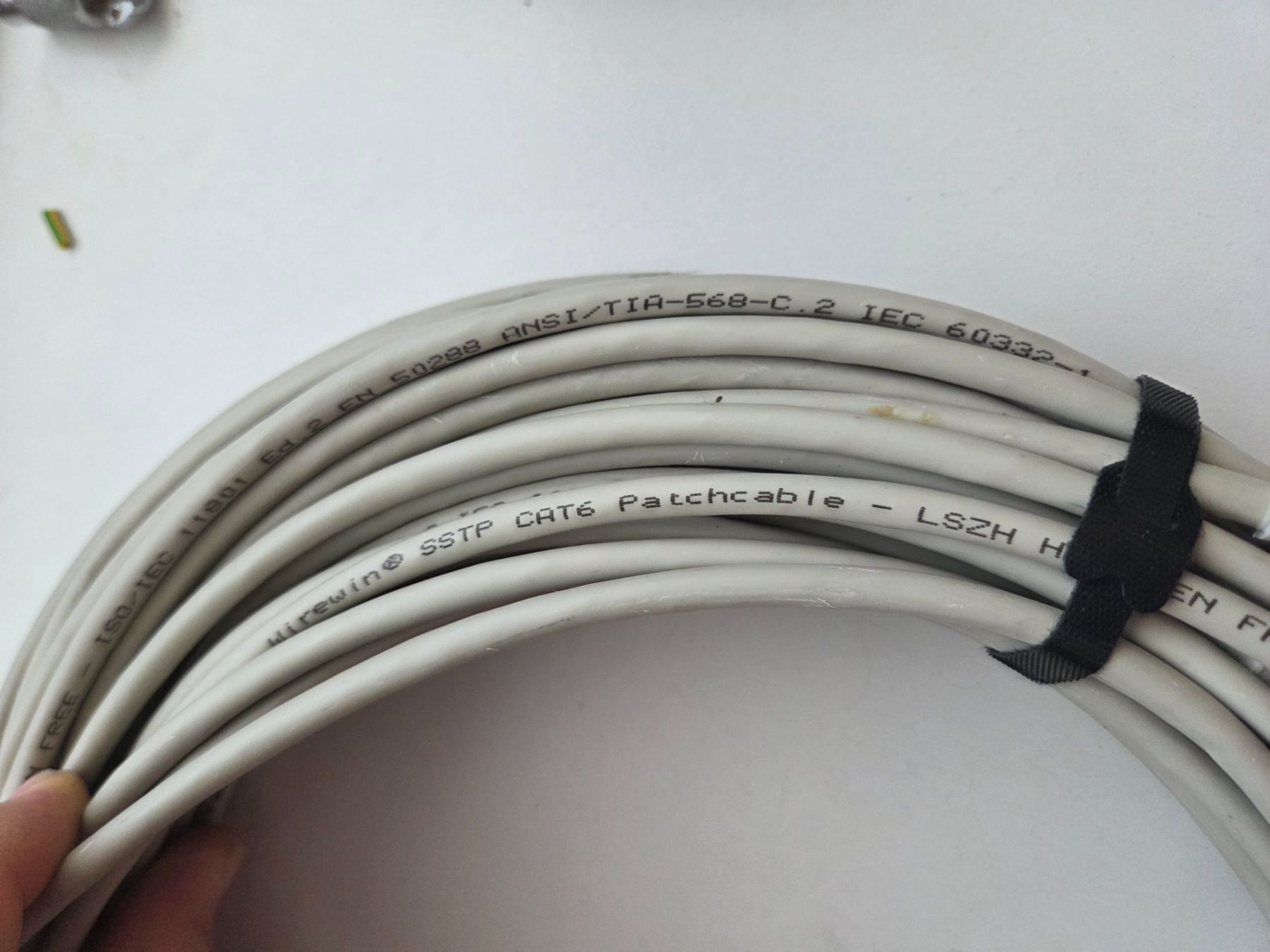 Cavi: Patchkabel Cat6 RJ45 UKV 25m Ethernetkabel Internetkabel – Usato da Zürich venduto da Alibaba1234 1