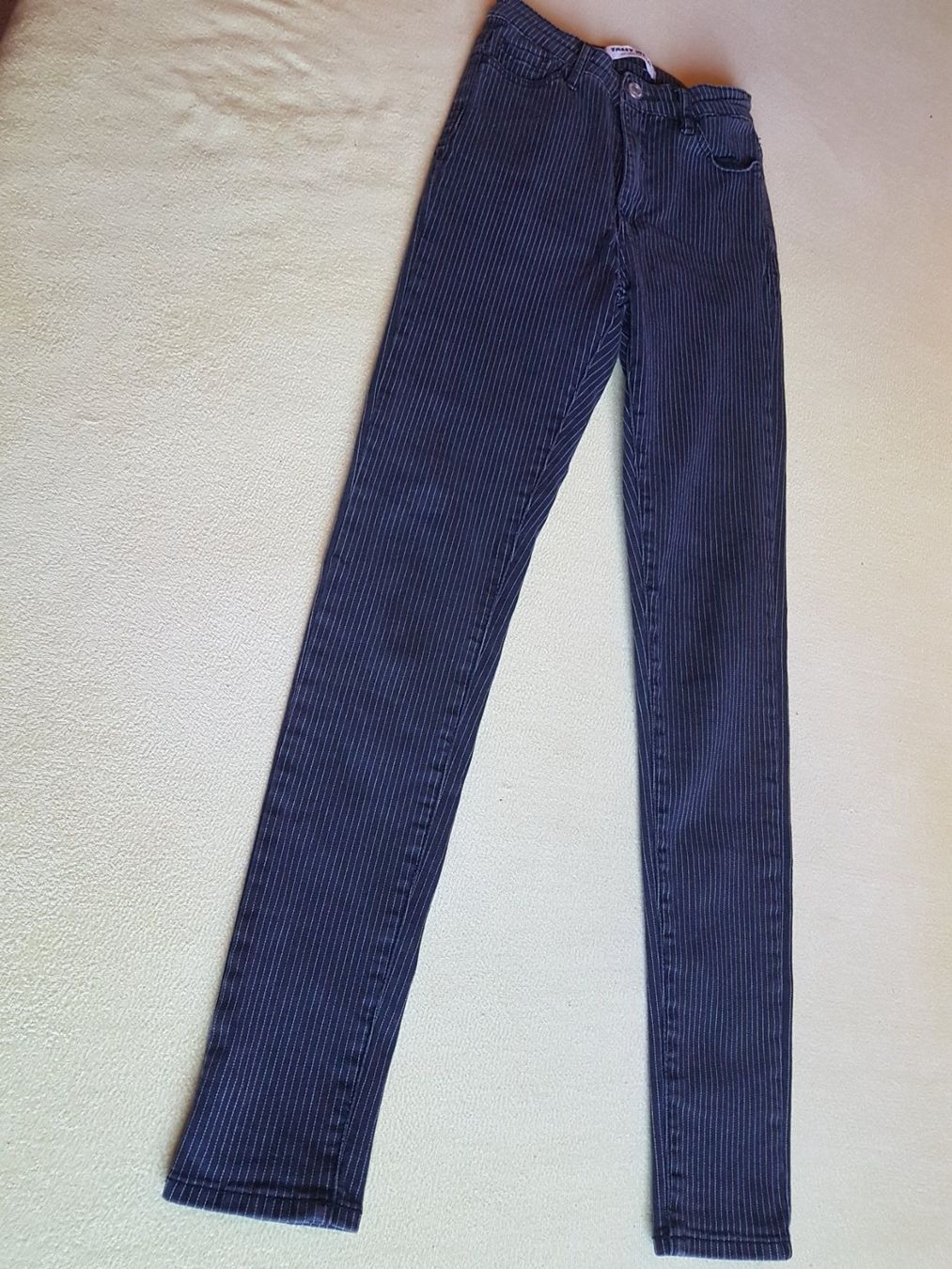 Tally Weijl Pantaloni: Pantalon taille 34 marque Tally Weijl – Usato da Villiers venduto da san_jn5w 4