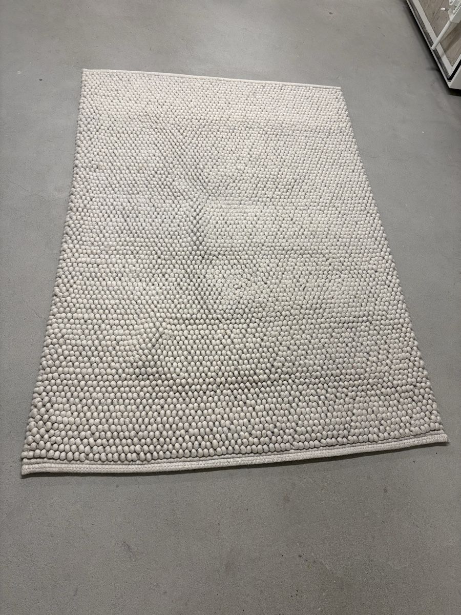 Tapis: HAY Peas Teppich 140x200cm Wolle/Baumwolle hellgrau – D'occasion à Zürich par mariusreusch 3
