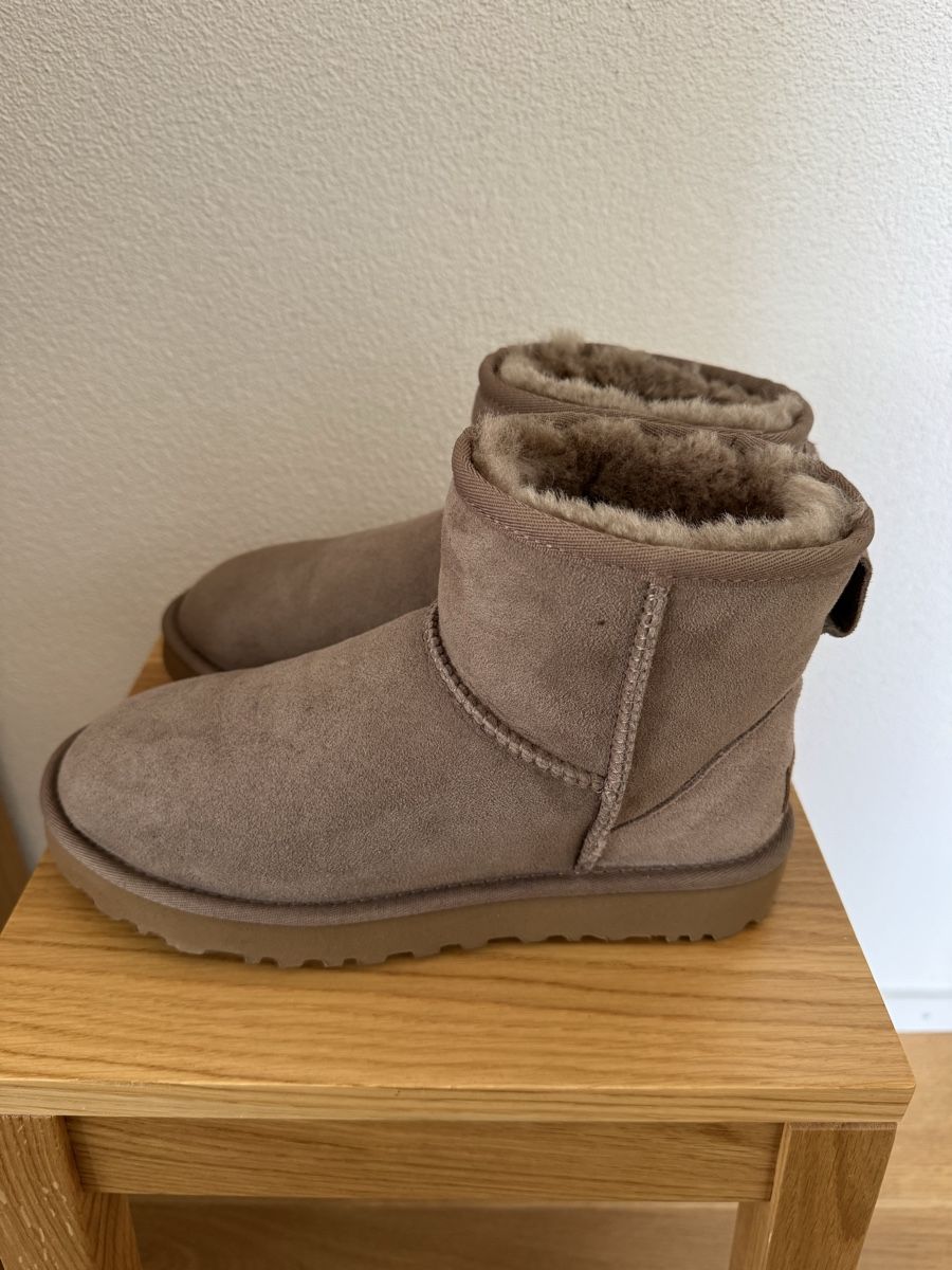 Ugg Scarpe da uomo: UGG Classic Mini II Caribou EU 38 – Nuovo (secondo la descrizione) da Zürich venduto da sel_w5sd 2