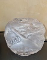 Vase boule en verre pressé moulé de Portieux