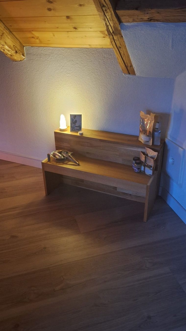 Commodes: Handgemachter 2 teiliger Meditations-Altar – D'occasion à Rüti ZH par isa_5p2x 2